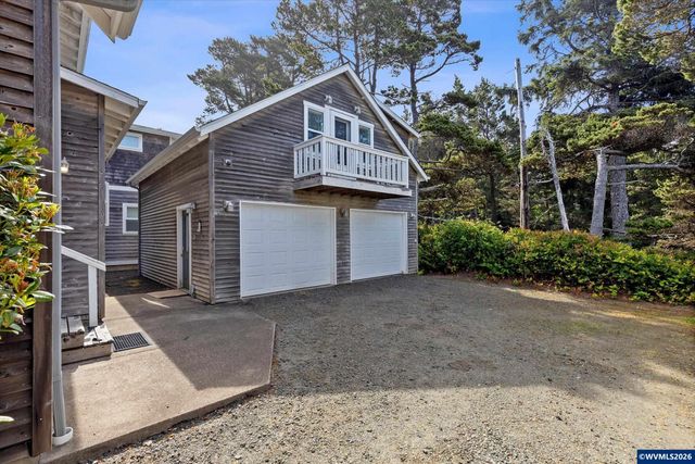 350 Bella Beach Dr, Depoe Bay, OR 97341