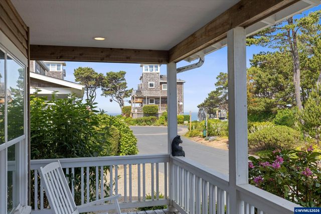 350 Bella Beach Dr, Depoe Bay, OR 97341