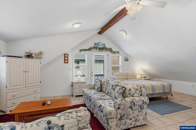 350 Bella Beach Dr, Depoe Bay, OR 97341