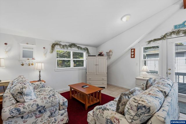 350 Bella Beach Dr, Depoe Bay, OR 97341