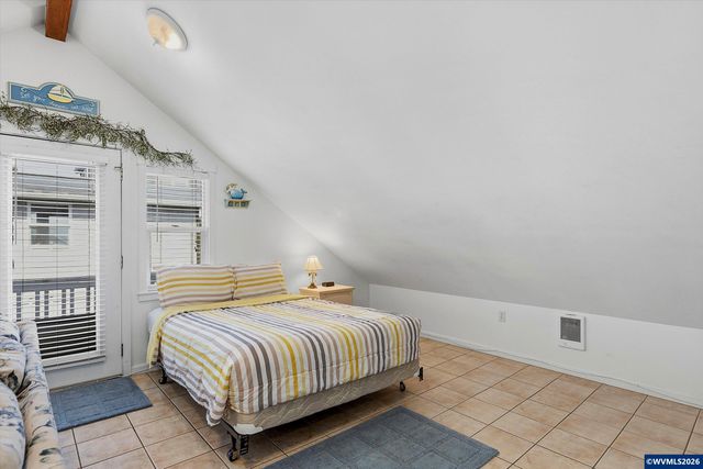 350 Bella Beach Dr, Depoe Bay, OR 97341