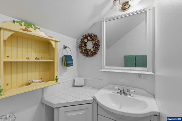 350 Bella Beach Dr, Depoe Bay, OR 97341