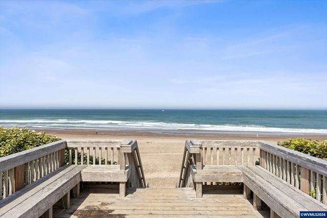350 Bella Beach Dr, Depoe Bay, OR 97341