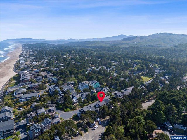 350 Bella Beach Dr, Depoe Bay, OR 97341