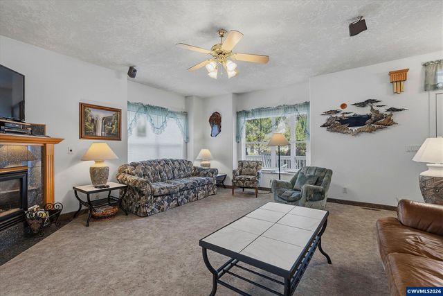 350 Bella Beach Dr, Depoe Bay, OR 97341