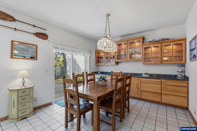 350 Bella Beach Dr, Depoe Bay, OR 97341