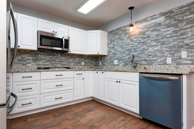 8965 E Division Street, Strafford, MO 65757