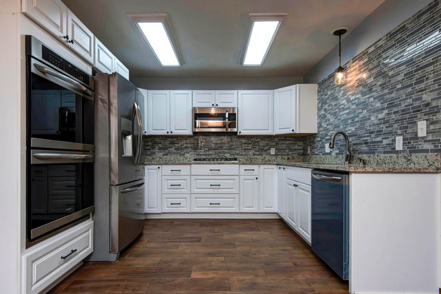 8965 E Division Street, Strafford, MO 65757