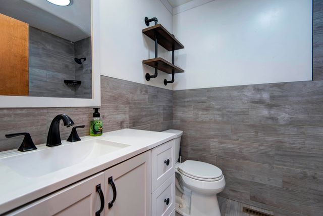 8965 E Division Street, Strafford, MO 65757