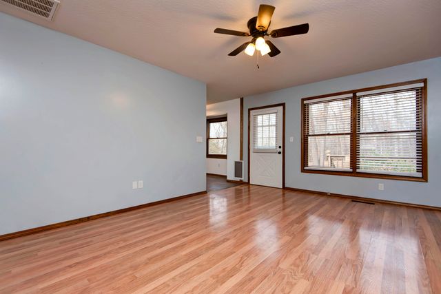 8965 E Division Street, Strafford, MO 65757