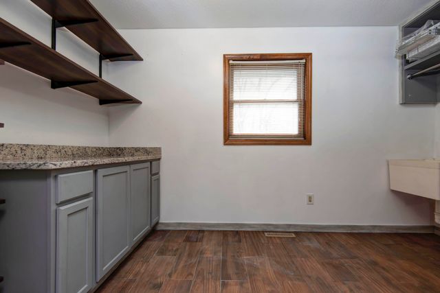 8965 E Division Street, Strafford, MO 65757