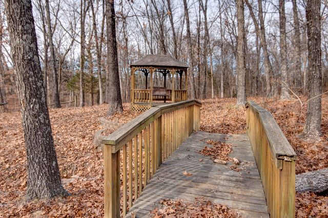 8965 E Division Street, Strafford, MO 65757