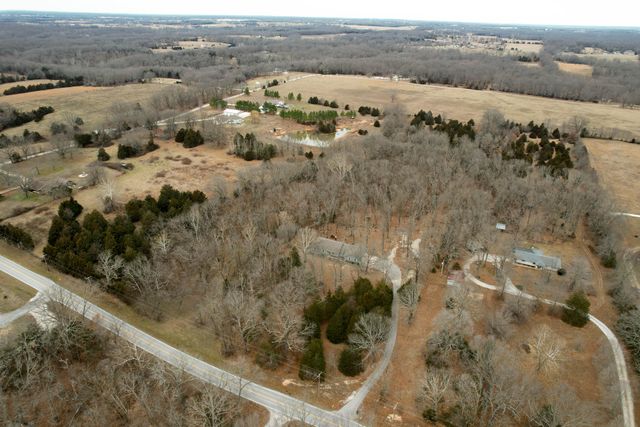 8965 E Division Street, Strafford, MO 65757