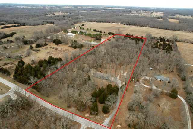 8965 E Division Street, Strafford, MO 65757