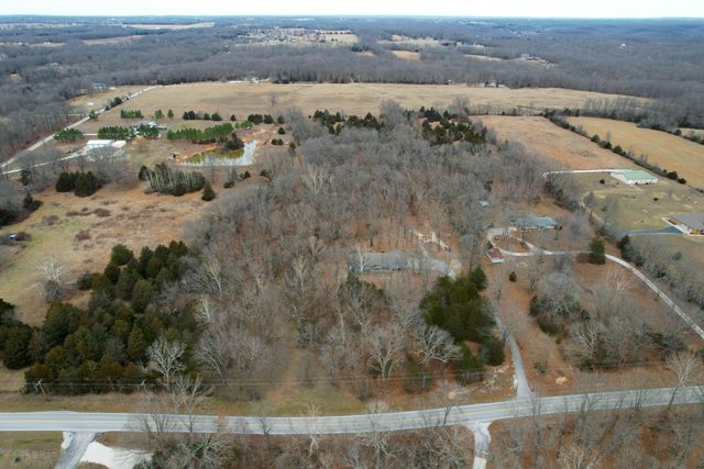 8965 E Division Street, Strafford, MO 65757