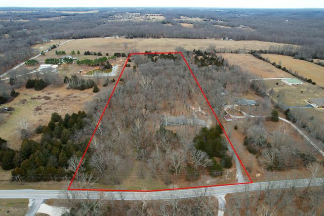 8965 E Division Street, Strafford, MO 65757