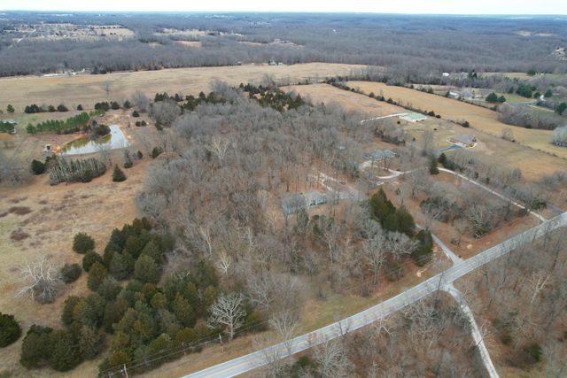 8965 E Division Street, Strafford, MO 65757