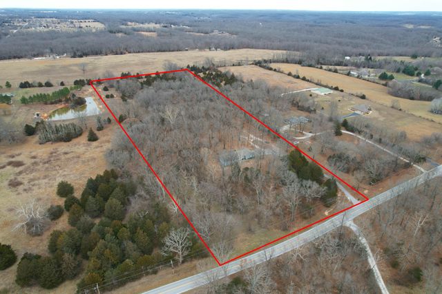 8965 E Division Street, Strafford, MO 65757