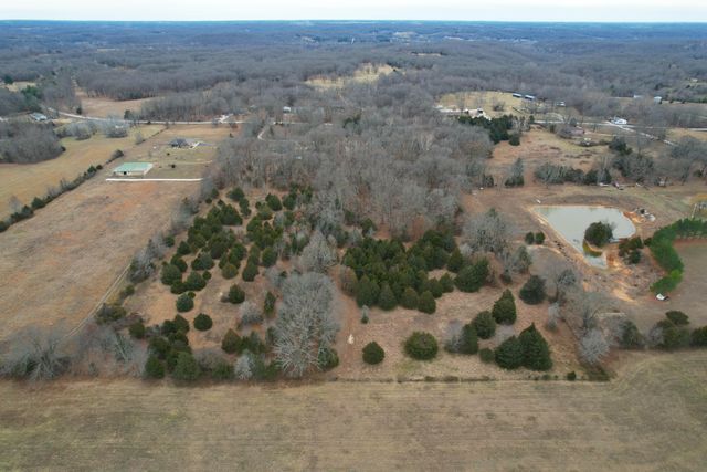 8965 E Division Street, Strafford, MO 65757