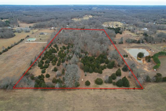 8965 E Division Street, Strafford, MO 65757