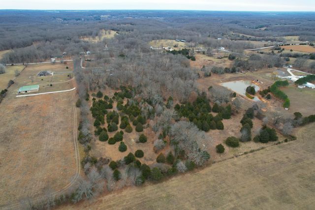 8965 E Division Street, Strafford, MO 65757