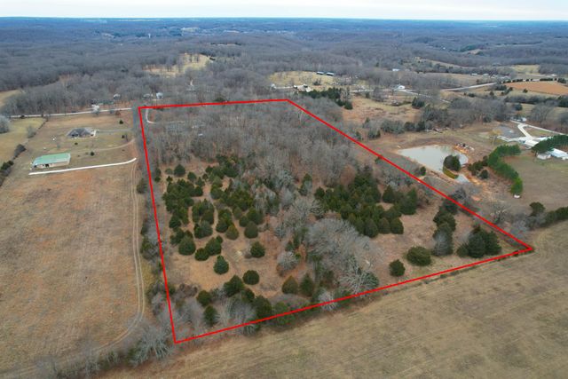 8965 E Division Street, Strafford, MO 65757