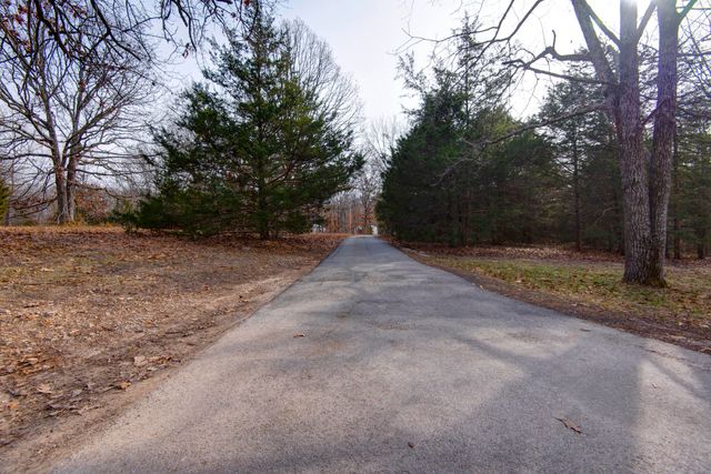 8965 E Division Street, Strafford, MO 65757