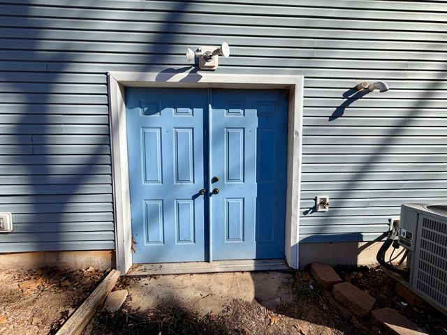 8965 E Division Street, Strafford, MO 65757