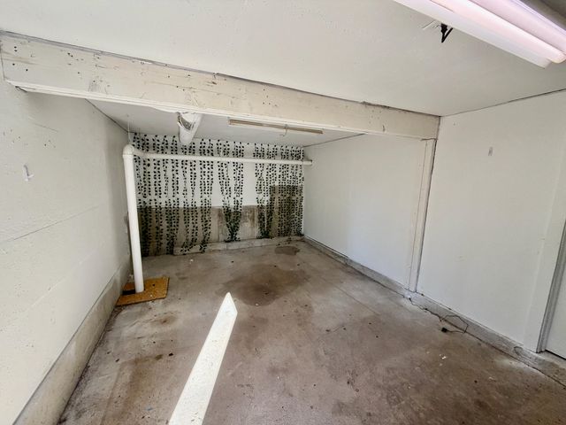 8965 E Division Street, Strafford, MO 65757