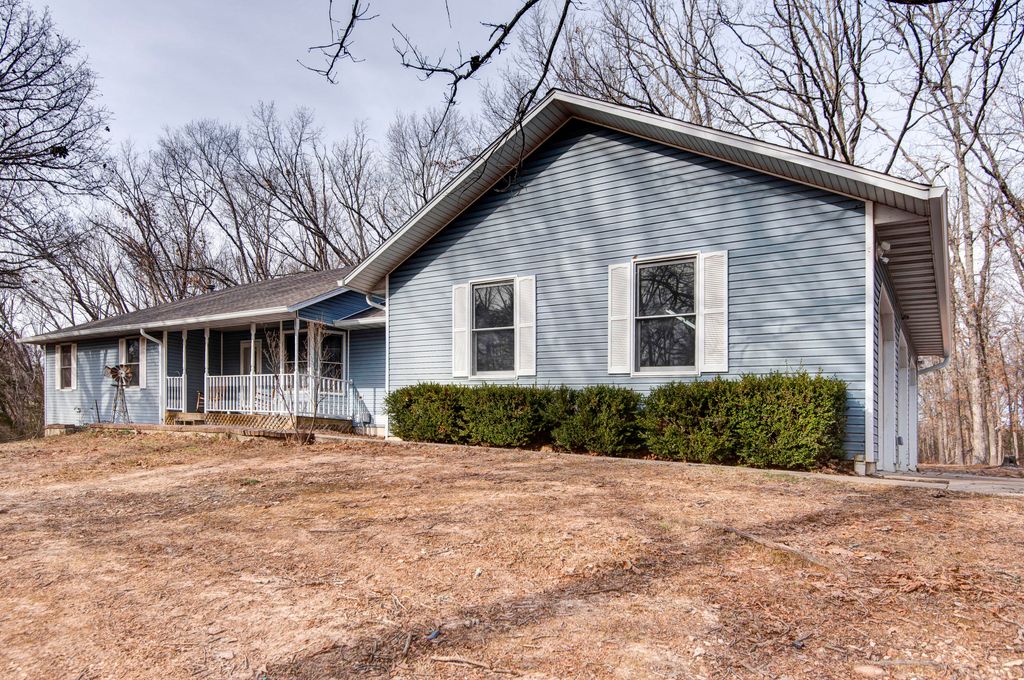 8965 E Division Street, Strafford, MO 65757