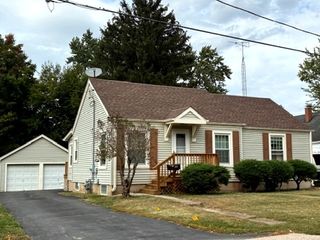 212 E VANBUREN Street, Marengo, IL 60152