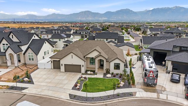 7927 S HIGH PLAINS CT, West Jordan, UT 84081