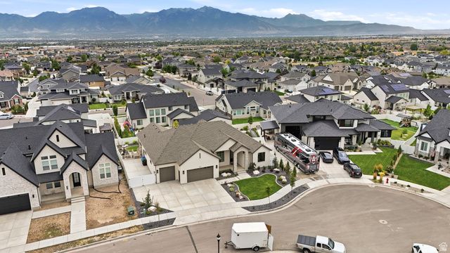 7927 S HIGH PLAINS CT, West Jordan, UT 84081