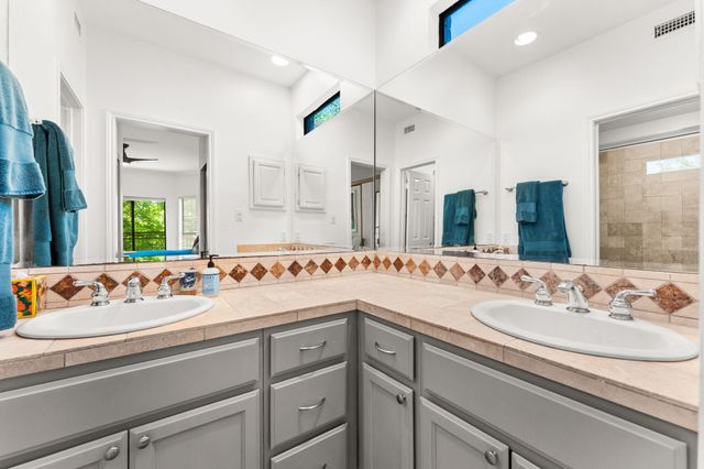 1741 Spyglass DR 1-222, Austin, TX 78746