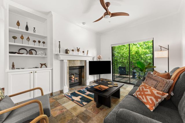 1741 Spyglass DR 1-222, Austin, TX 78746