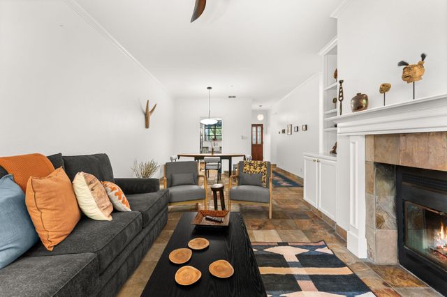 1741 Spyglass DR 1-222, Austin, TX 78746