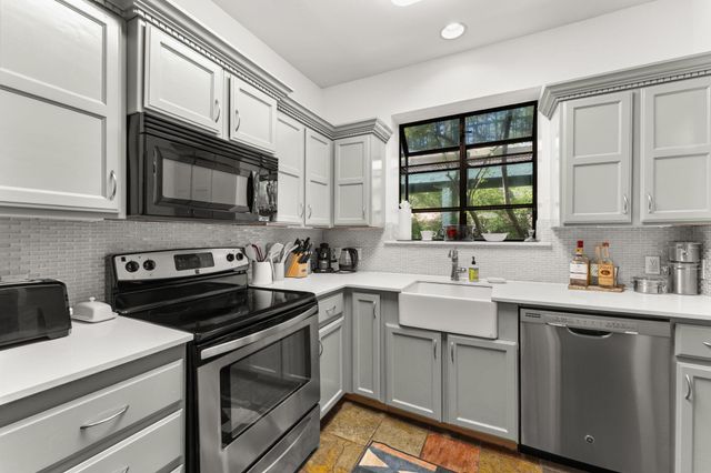 1741 Spyglass DR 1-222, Austin, TX 78746