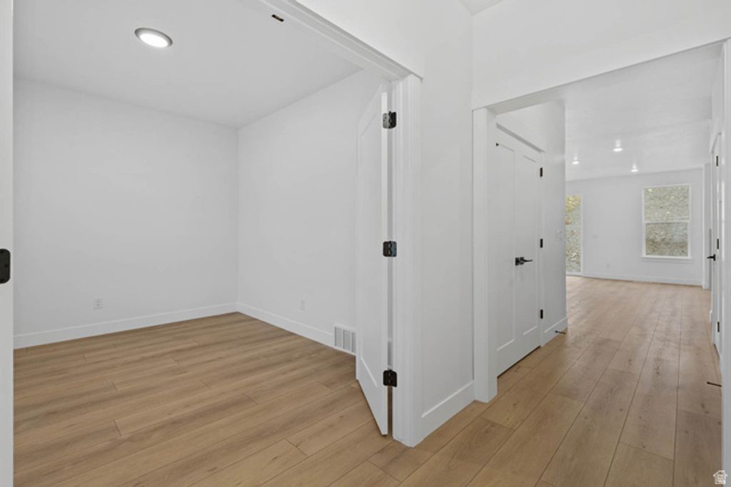 Image 16 of property listing at 912 CREST DALE LANE LN, Santaquin, UT 84655