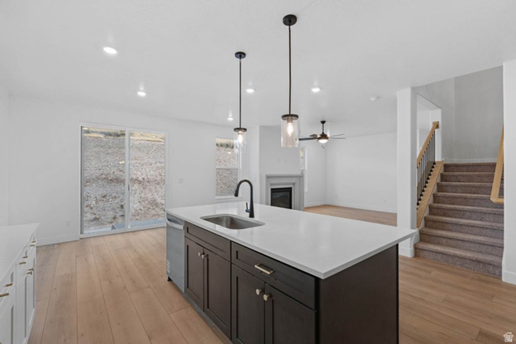 Image 10 of property listing at 912 CREST DALE LANE LN, Santaquin, UT 84655