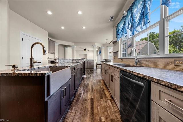 2413 Caitlan Loch LN, Virginia Beach, VA 23456