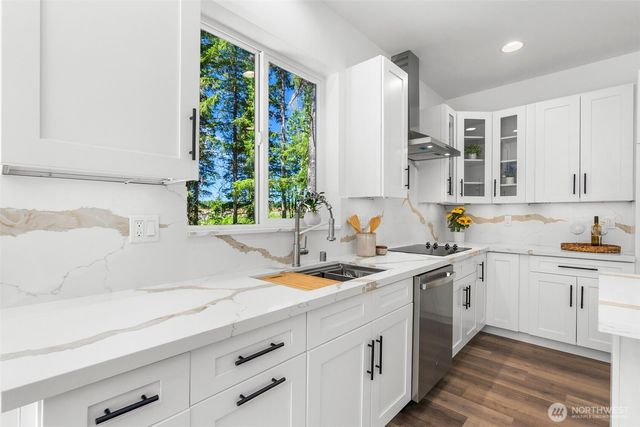 21 E Country Club Drive N, Union, WA 98592