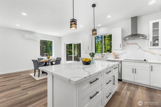 21 E Country Club Drive N, Union, WA 98592