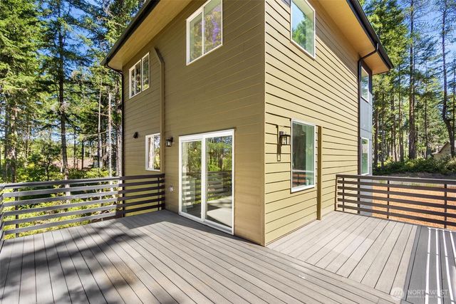 21 E Country Club Drive N, Union, WA 98592