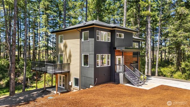 21 E Country Club Drive N, Union, WA 98592