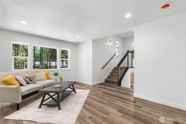 21 E Country Club Drive N, Union, WA 98592