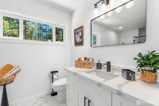 21 E Country Club Drive N, Union, WA 98592