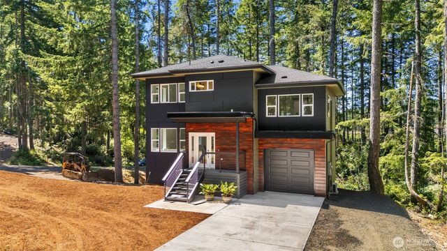 21 E Country Club Drive N, Union, WA 98592