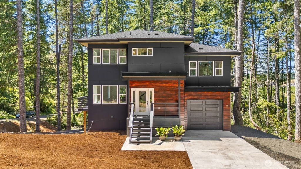21 E Country Club Drive N, Union, WA 98592