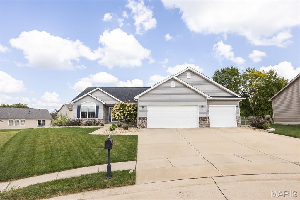 1444 Victoria Square Court, O'fallon, IL 62269