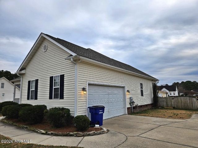 7 Edgewater Drive, Smithfield, NC 27577